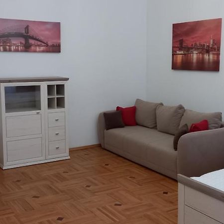 Двох Рівневі Апартаменти В Центрі Лвив Екстериор снимка