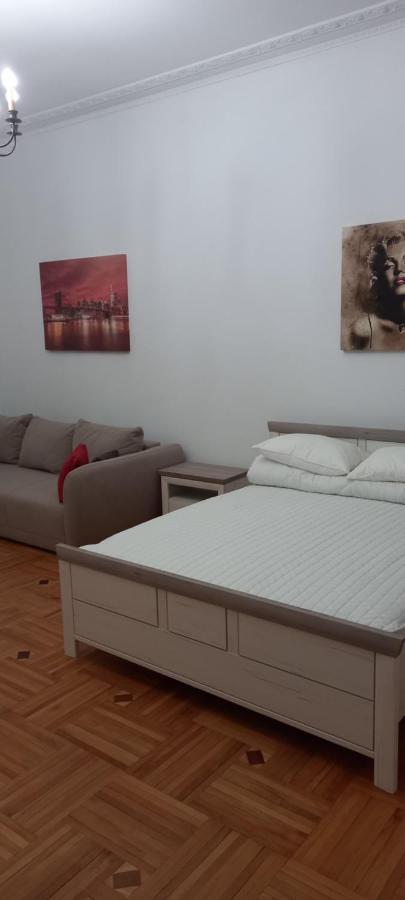 Двох Рівневі Апартаменти В Центрі Лвив Екстериор снимка